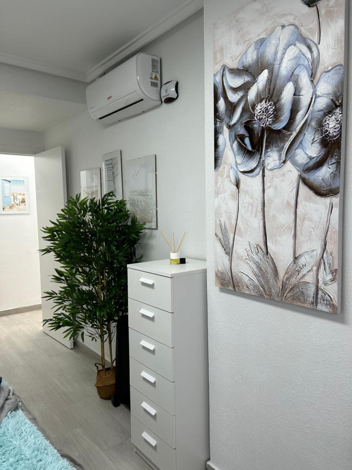 Skyline 21 Apartment Torrevieja Exterior photo